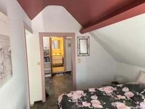 a bedroom with a bed with flowers on it at La Maison de Lise in Ville-Pommeroeul