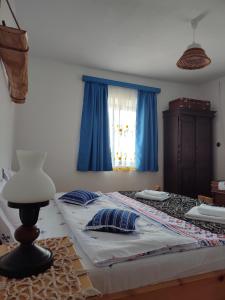 Postel nebo postele na pokoji v ubytování Casa Traditionala Clisciova
