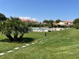 Der Swimmingpool an oder in der Nähe von LunaSole Casa vacanza mare