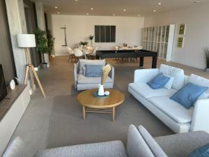 Posedenie v ubytovaní Pure South Residence