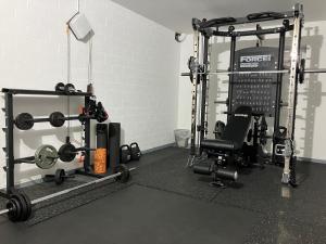 a room with a gym with a bench and weights at Aparthotel Pumpengasse in Wolfsburg