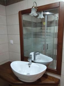 Ένα μπάνιο στο Elena Roza Apartment