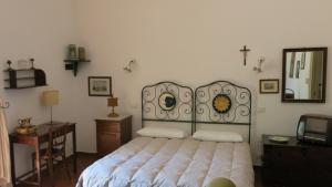 A bed or beds in a room at Etna B&B La casa di Pippinitto
