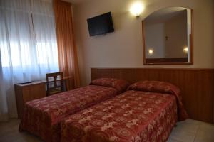 A bed or beds in a room at Hotel e Appartamenti La Solaria