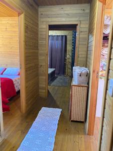 a small room with a bed and a bathroom at Chalé Guadalupe - Condomínio Altos da Serra in Bom Jardim da Serra