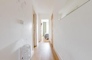 a hallway of a white room with a white wall at Charlotte Double Room in London