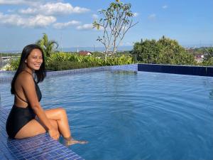 Piscine de l'établissement Apartemen MATARAM CITY YUDHISTIRA TOWER YOGYAKARTA ou située à proximité