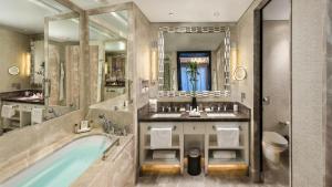 Koupelna v ubytování Aspen Chalets by Kempinski Hotel Mall of The Emirates