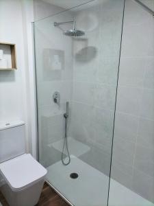 Ett badrum på Valencia Beach room with private bathroom coliving