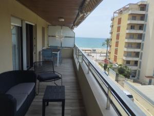 a balcony with a view of the beach at Ático frente al mar con parking para 5 personas in Calafell