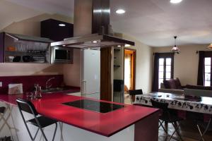 a kitchen with a red counter top in a room at El Casino de Santa Cruz in Santa Cruz de la Sierra