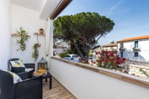 En balkong eller terrasse på Appartamento A_Mati a Baunei