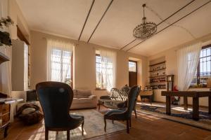 a living room with chairs and a couch at VILLA BOTTERA - Jacuzzi & Private Garden in Riforano