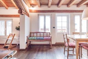 a dining room with a bench in the middle of the room at La Casa del Noce in Fiera di Primiero