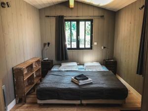 Postel nebo postele na pokoji v ubytování Superbe villa Obordelo à 50 m de la plage.