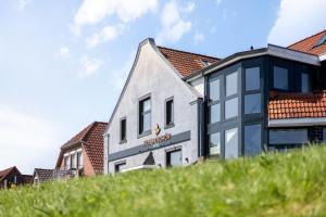 a house on the side of a hill at Nordseehotel Tausendschön in Carolinensiel