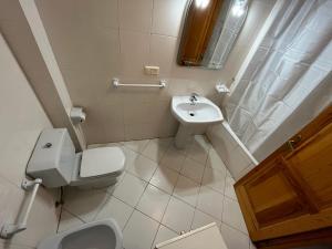 Kúpeľňa v ubytovaní Apartamentos Nova Romana Altamar + 24 fotografií