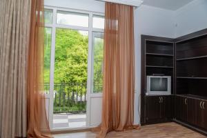 TV a/nebo společenská místnost v ubytování Kvariati Residence