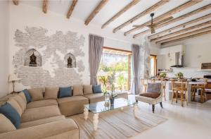 a living room with a couch and a table at lory‘s home in Bangkok