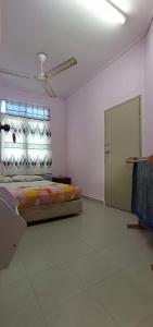 Ένα ή περισσότερα κρεβάτια σε δωμάτιο στο UMINA INN