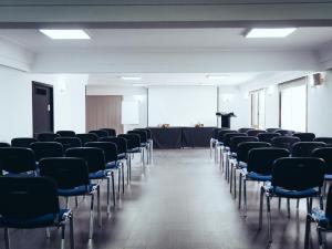Espace de conférence ou salle de réunion dans l'établissement ONOMO Hotel Rabat Terminus
