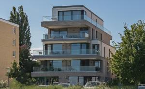 un condominio con balconi sul lato di Sealoft Whg 2 inkl WLAN a Grömitz