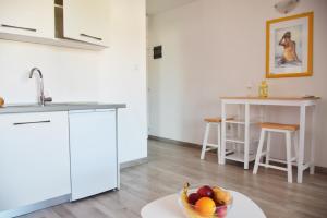 Kuchyň nebo kuchyňský kout v ubytování Rab apartments AURORA