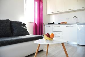 Kuchyň nebo kuchyňský kout v ubytování Rab apartments AURORA