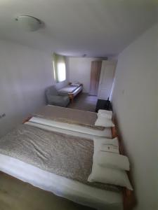 Postel nebo postele na pokoji v ubytování Apartman TATTOO R LUX