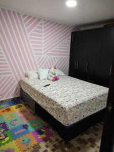 a bedroom with a bed with a teddy bear on it at Apartamento Aboleda Campestre in Ibagué