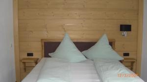 Postel nebo postele na pokoji v ubytování Ferienlodge Karwendelblick