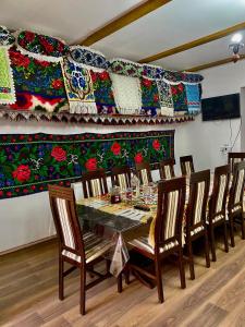 a dining room with a table and chairs and a blanket at Casa Leca in Breb