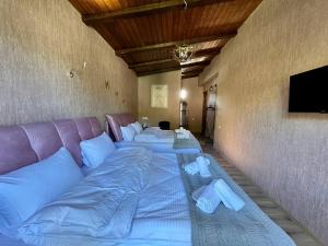 Postel nebo postele na pokoji v ubytování Hotel Old Tbilisi 5 rooms