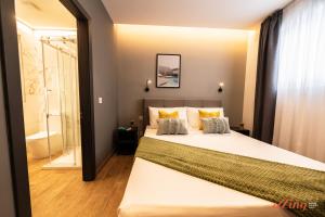 a bedroom with two beds and a bath tub at Spinola Stays in St. Julianʼs