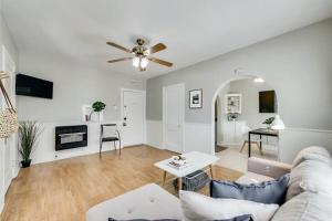 Μια τηλεόραση ή/και κέντρο ψυχαγωγίας στο Global Cup The Haven Lower-Greenville Ave