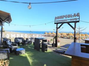 Zdjęcie z galerii obiektu Evans Realty AN 1ª línea playa & Piscina & Tenis w mieście Algarrobo-Costa