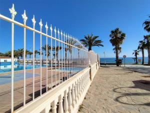 Zdjęcie z galerii obiektu Evans Realty AN 1ª línea playa & Piscina & Tenis w mieście Algarrobo-Costa