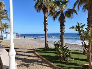 Zdjęcie z galerii obiektu Evans Realty AN 1ª línea playa & Piscina & Tenis w mieście Algarrobo-Costa