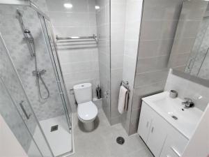 Zdjęcie z galerii obiektu Evans Realty AN 1ª línea playa & Piscina & Tenis w mieście Algarrobo-Costa