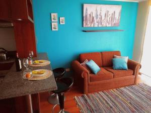 een woonkamer met een bank en een tafel bij Flat next to the ocean. Tower E in Lima