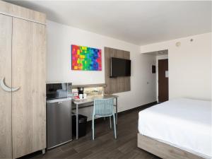 Postel nebo postele na pokoji v ubytování Hotel Mesaluna Near American Consulate
