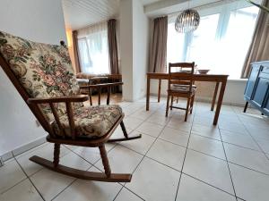 a living room with a chair and a table at Apartment Entenbrücke in Wendlingen am Neckar
