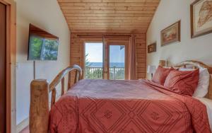 a bedroom with a bed and a balcony at Blackberry Hill in Newport
