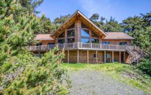 a log home with a deck on a hill at Blackberry Hill in Newport