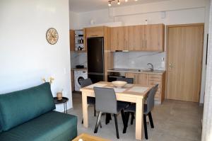 Kuchyň nebo kuchyňský kout v ubytování Alkioni's Nest Apartments
