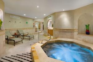 Bazén v ubytování Villa la Estancia Beach Resort & Spa nebo v jeho okolí