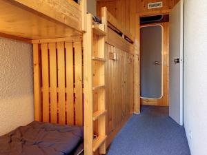 Katil dua tingkat atau katil-katil dua tingkat dalam bilik di Appartement Les Arcs 1800, 2 pièces, 5 personnes - FR-1-346-484