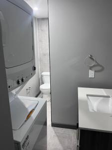 Ett badrum på Sharodon Sands Motel