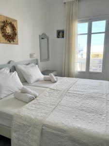 A bed or beds in a room at Vavanos Studios