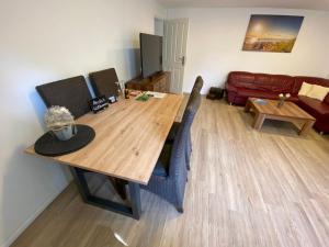 Posezení v ubytování Schöne Wohnung mit Garten beim Outletcenter 5 km